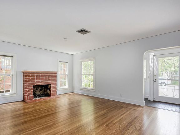 2nd image of 833 47th St