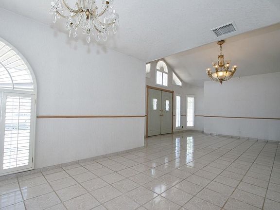 3rd image of 804 Argentina St