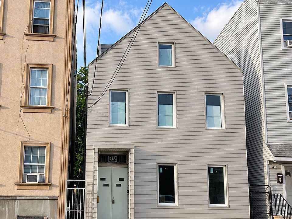1st image of 418 Walnut St Floor 1