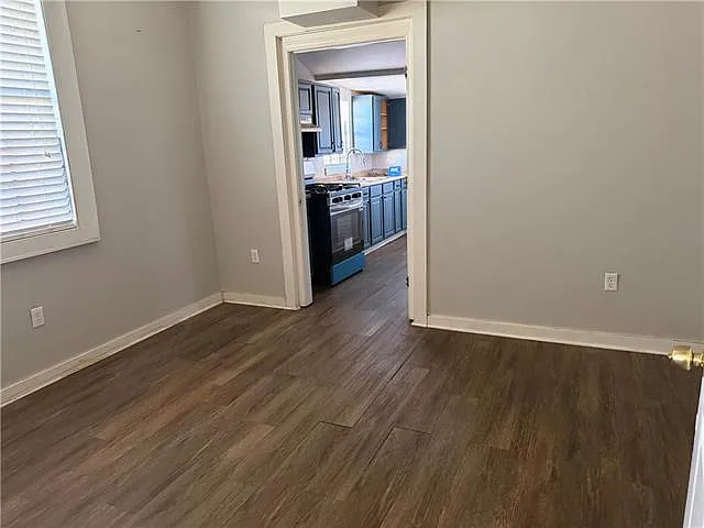 5450-52 Burgundy St — Photo 12