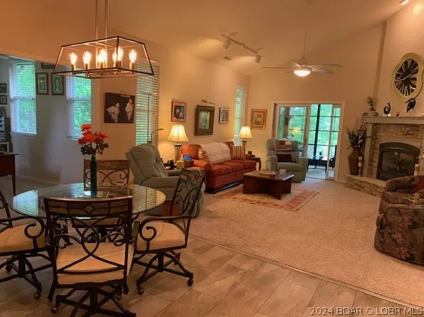 306 Green Trails Ct, Camdenton, MO 65020