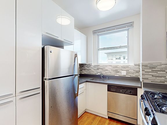 4th image of 1937 Franklin St #501