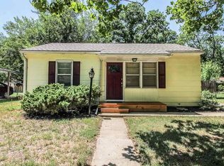 2037 Hayes Dr, Manhattan, KS 66502