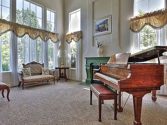 5th image of 5254 Persimmon Dr