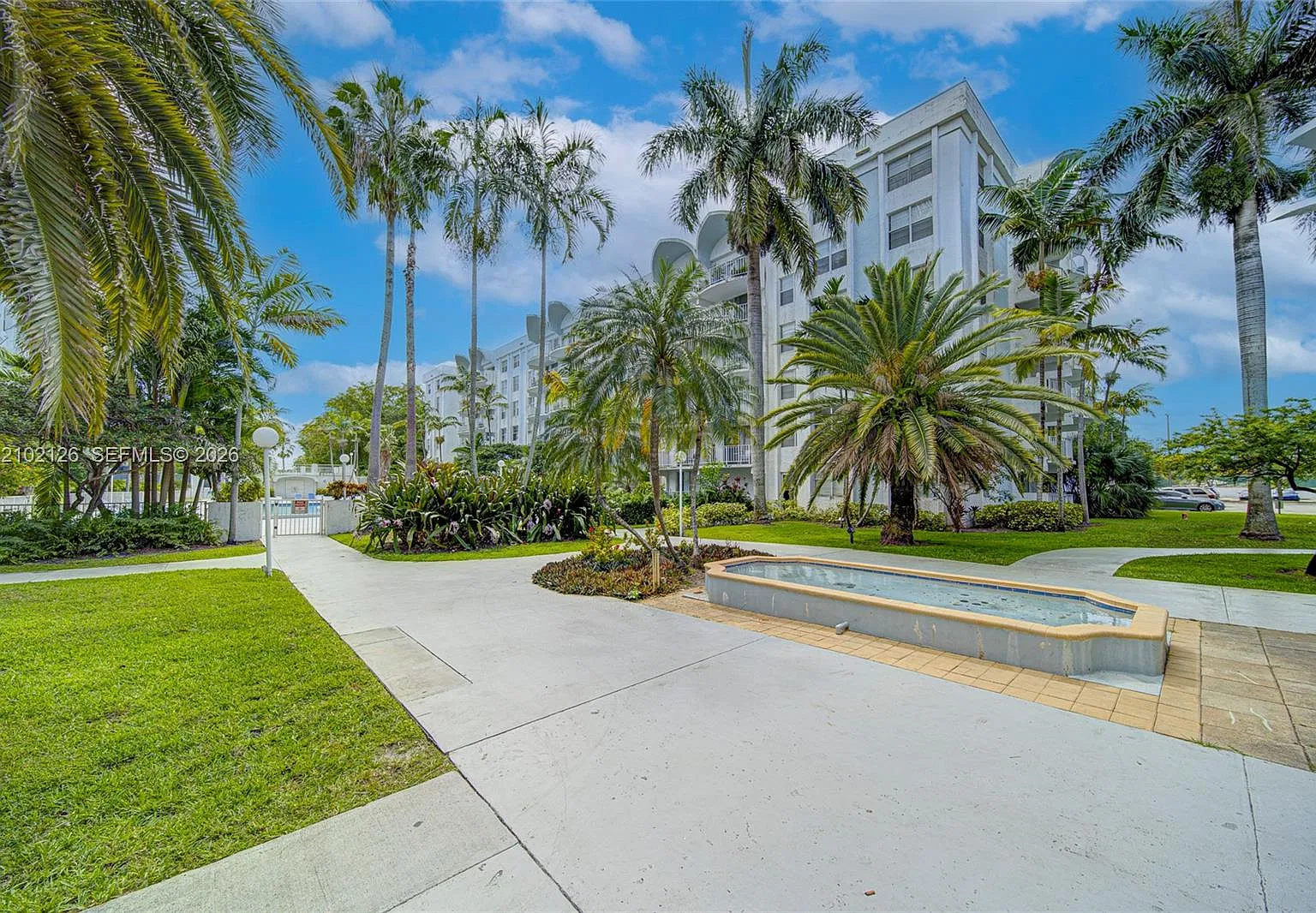 Montecarlo Condo — Photo 1