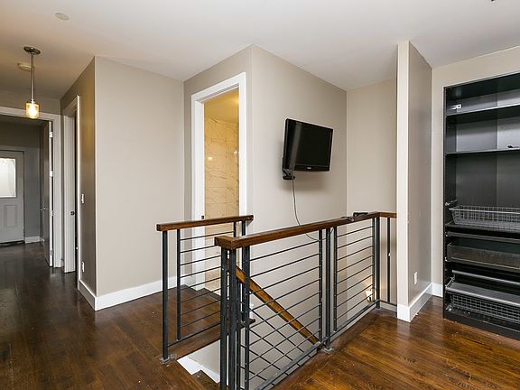 3rd image of 167 Tompkins Ave APT 1C