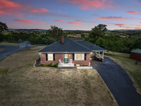 546 Pleasant Grove Rd, Staunton, VA 24401
