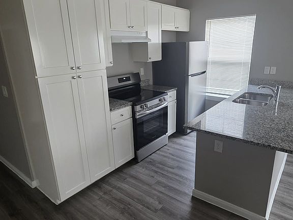 3rd image of 614 Chihuahua St