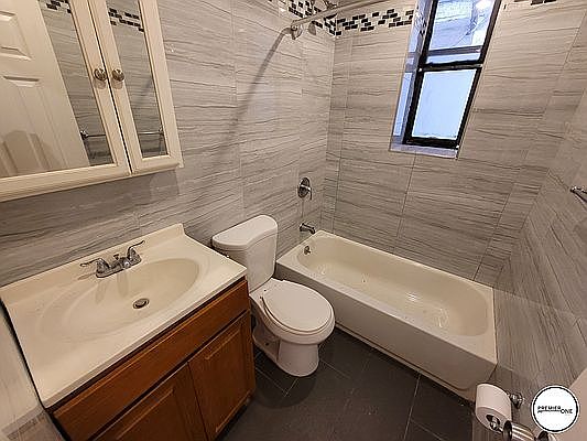 3rd image of 2322 Grand Ave #S1