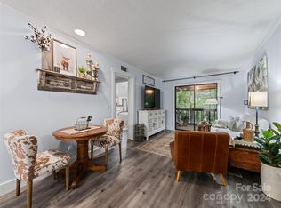 11 Lake Dr APT B3, Hendersonville, NC 28739