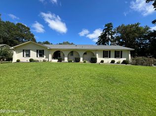 423 Edgewood Circle, Whiteville, NC 28472