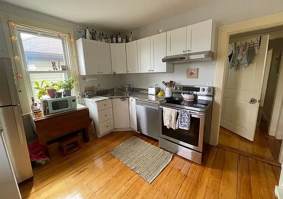 3 bed, 1.0 bath, 1400 sqft, $2,950 — Photo 4