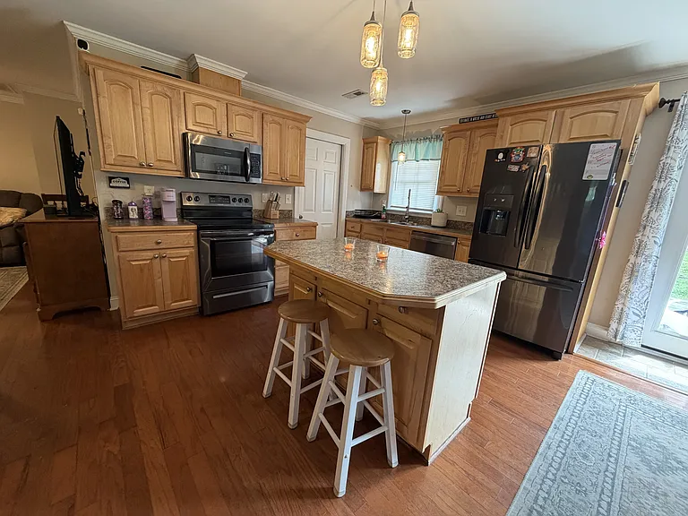 3710 Robinson St — Photo 10