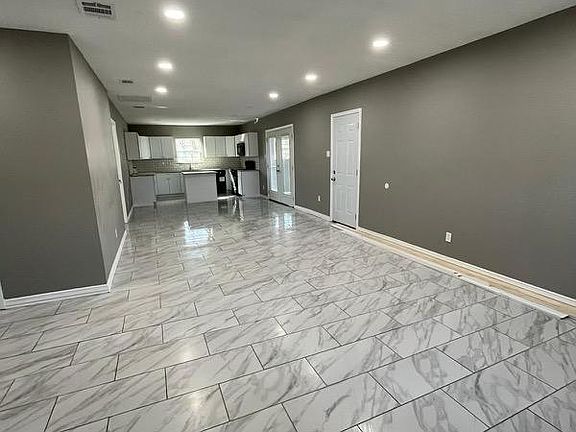 5th image of 509 E 11th St