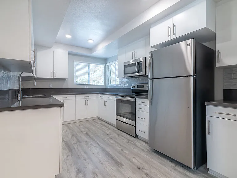 Bixby Hill Apartments — Photo 27