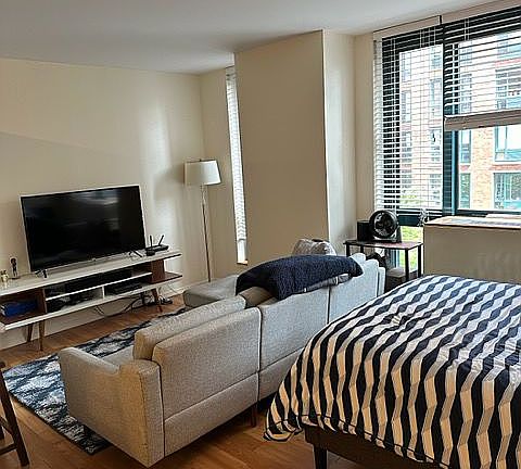 5th image of 1 Irving Pl APT V9i