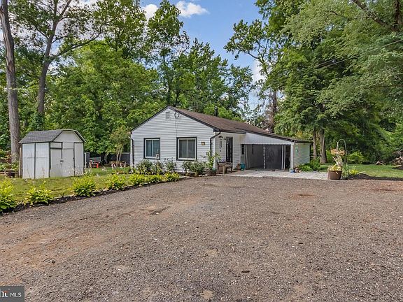 3rd image of 1508 Airport Ln