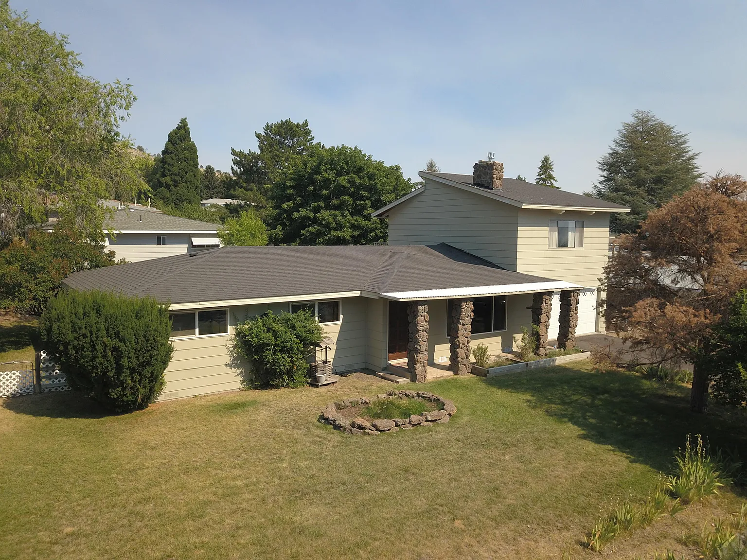 2003 Carlson Dr photo 1