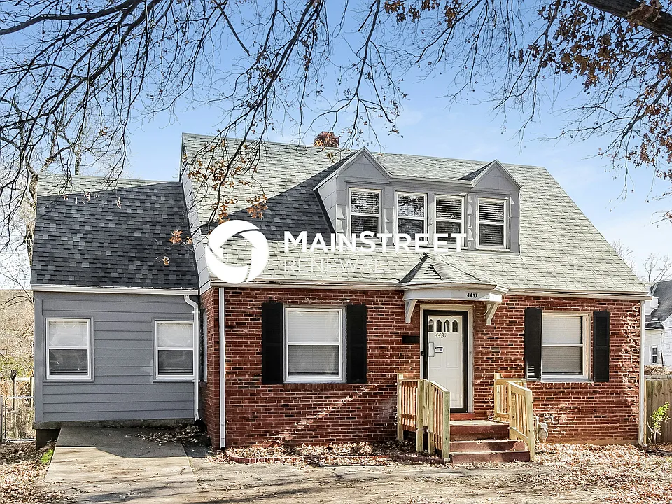 4437 Gladstone Blvd