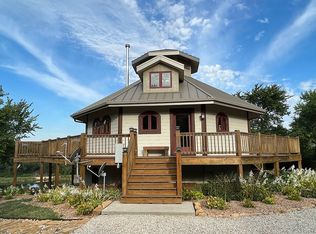 633 E 300th Rd, Overbrook, KS 66524