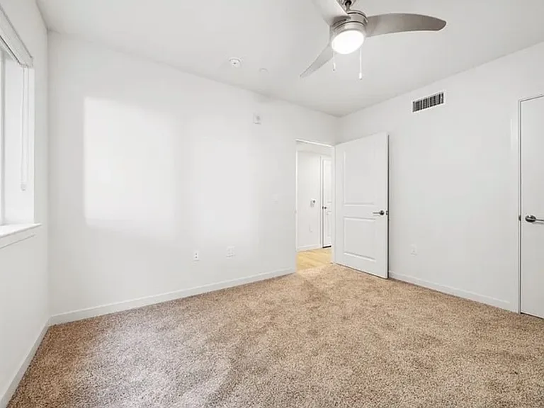 1241 Laurel Ln — Photo 10