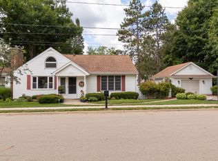 111 N Logan St, Dewitt, MI 48820