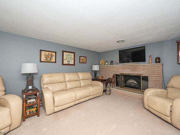3rd image of 128 James St