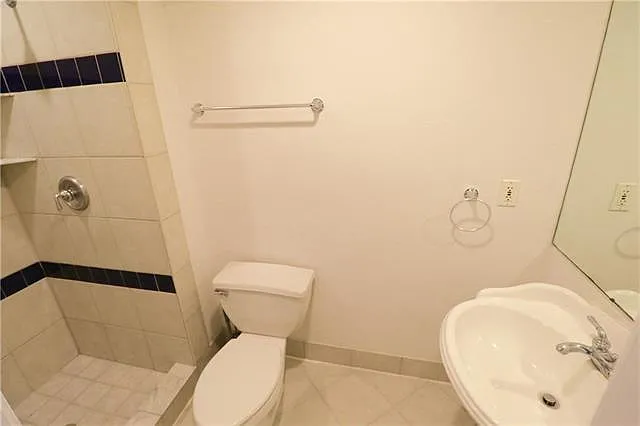 100 Peter Ln — Photo 17