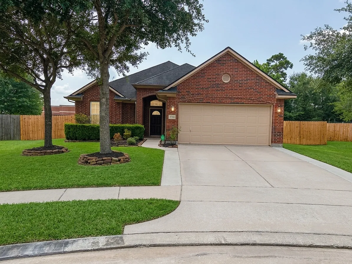 3 bed, 2367 sqft, $2,800 — Photo 1