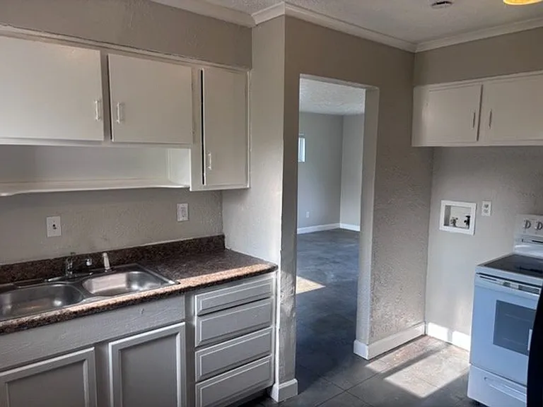 2377 Hanna Dr — Photo 10