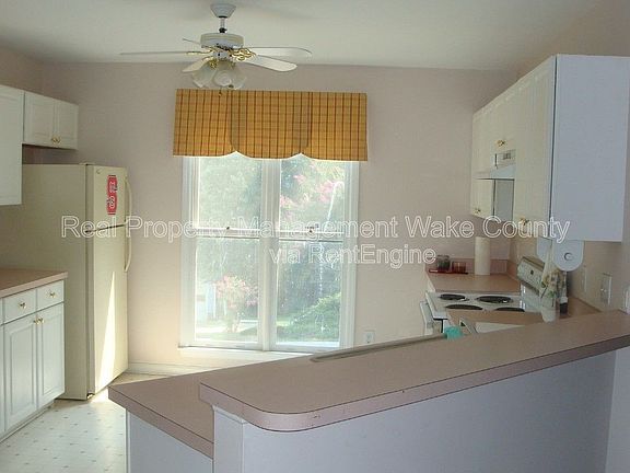 3rd image of 2912 Isabella Dr