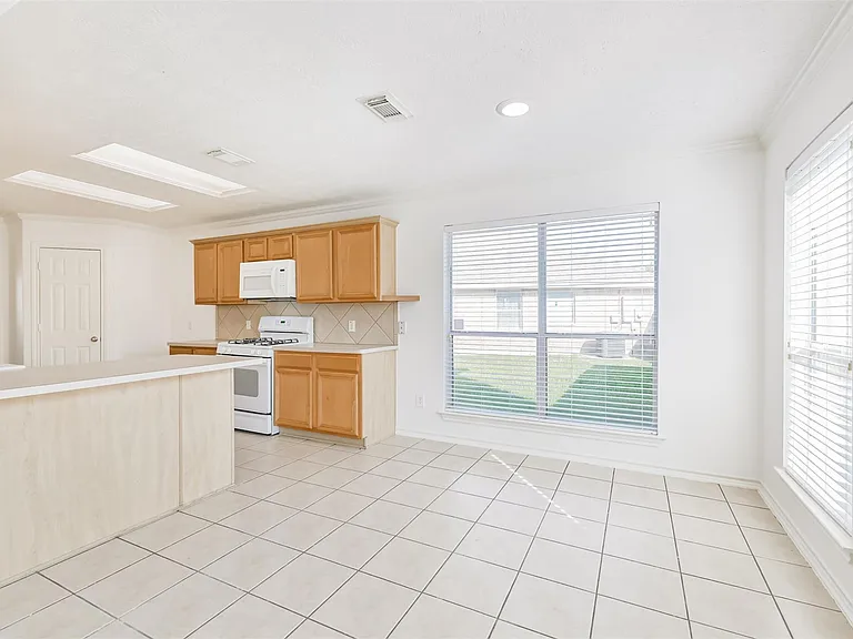 2507 Liza Ct — Photo 11