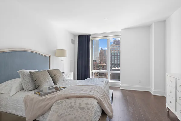 Rented by Douglas Elliman | media 21