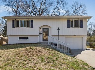 7405 Elm Dr, La Vista, NE 68128