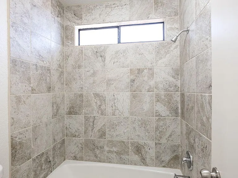 2136 Pioneer Ave — Photo 4