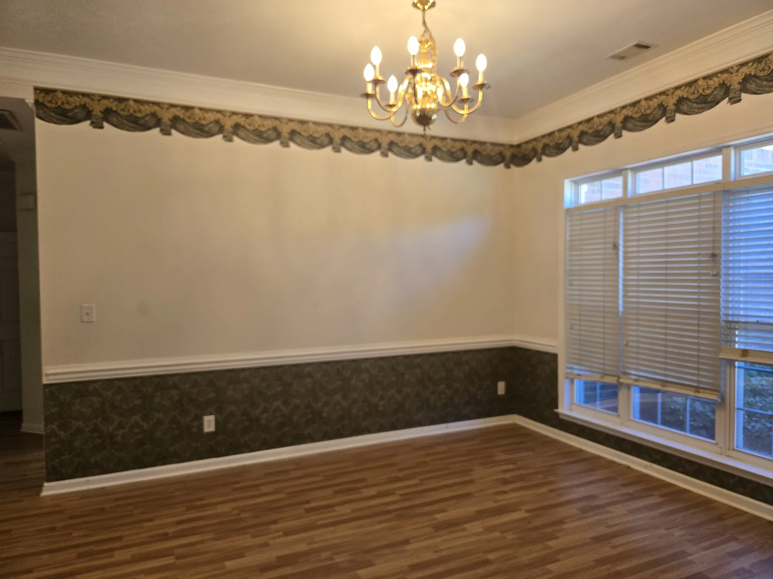 4 bed, 2414 sqft, $2,100 — Photo 4