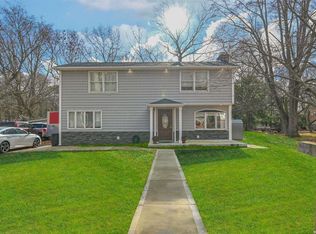 12 Wrana St, Medford, NY 11763