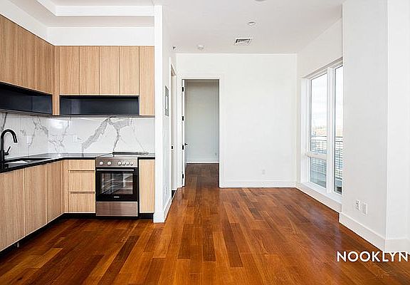 4th image of 215 Green St #6B