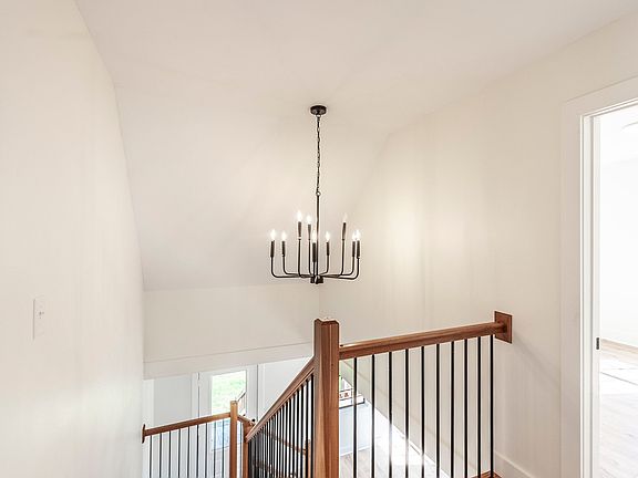 35th image of 655 Cummings Ln