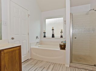 7002 Meadow Bend Dr, Arlington, TX 76002