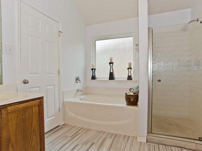 7002 Meadow Bend Dr, Arlington, TX, 76002
