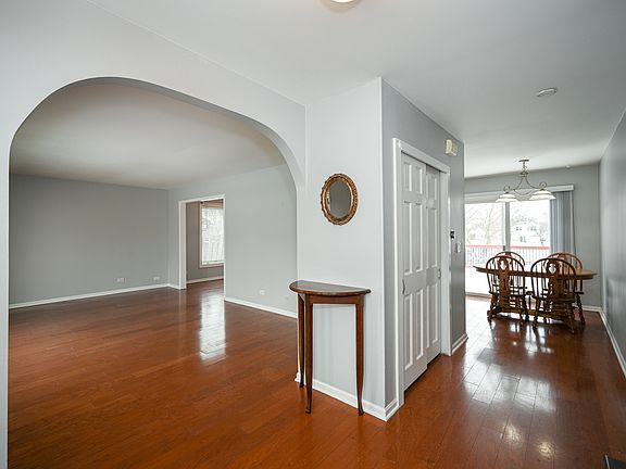 4th image of 1920 Flagstaff Ln