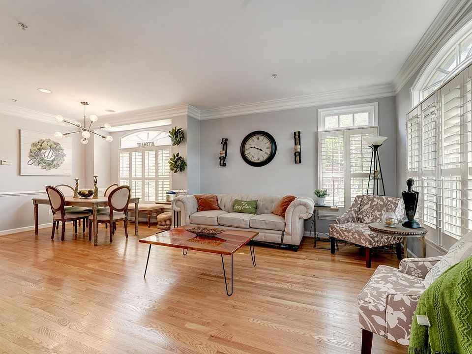 Gorgeous Living Room with hdwd floors!