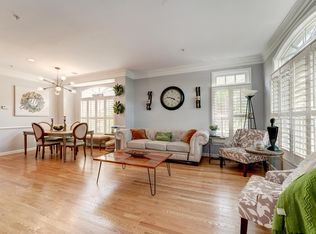502 Fallsgrove Dr, Rockville, MD 20850
