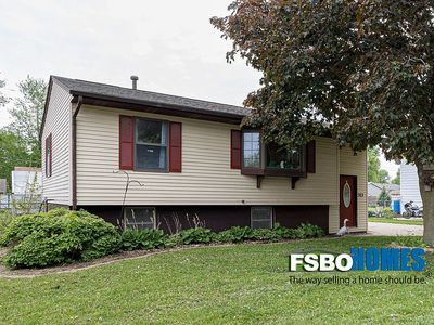 313 Parkway Dr, Blue Grass, IA, 52726