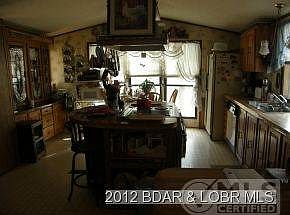 Open kitchen & dining area