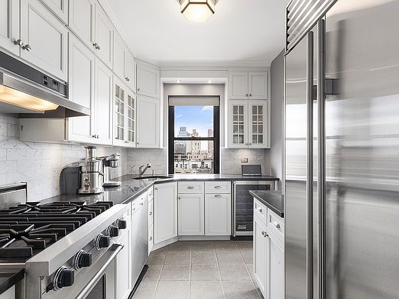 2nd image of 165 E 72nd St APT 20C