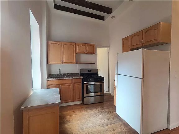 5th image of 236 E 95th St APT 5F
