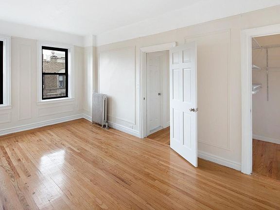 3rd image of 370 Fort Washington Ave APT 305