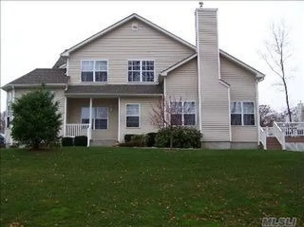 63 Crossbar Rd, Medford, NY 11763
